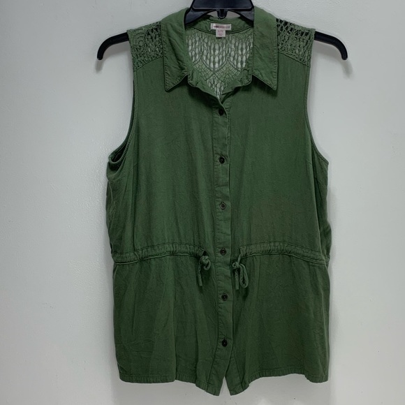 Xhilaration sleeveless Button Up - Picture 1 of 6